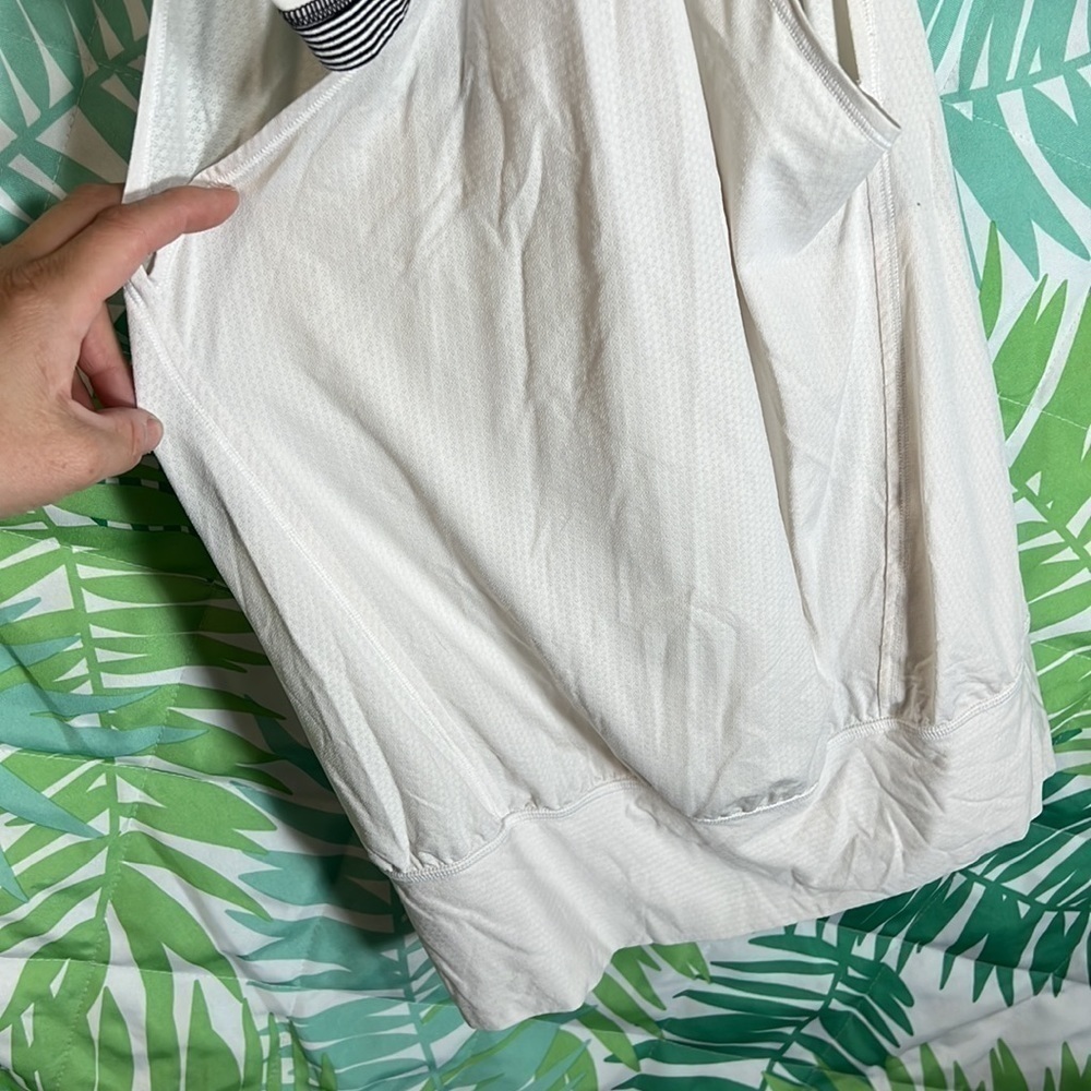 Lululemon athletica tank top with attached sports bra size 6 black/white - Picture 6 of 6
